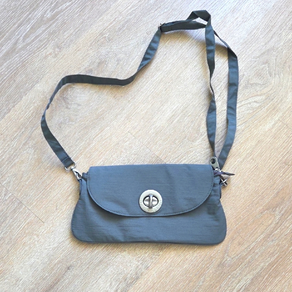 Baggallini Monaco Gray Crossbody Bag With Removable Straps